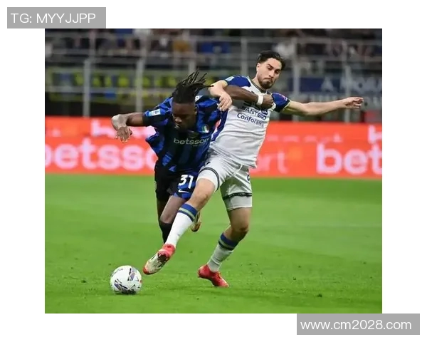 偶然自拍捕捉足球明星瞬间引发热议网友纷纷点赞评论不断